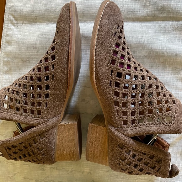 Jeffrey Campbell brown suede bootie  size 7.5. - Picture 4 of 14